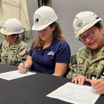 Übergabe des Lenkwaffenzerstörers Ted Stevens (DDG 128) der Arleigh-Burke-Klasse am 29. Dezember 2025 durch die Ingalls Shipbuilding Division von HII an die U.S. Navy.