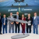 ‚Team Ghost Bat Germany‘ mit dem Diehl Defence Vertreter Michael Borkowski (Stellv. Leiter Produktbereich Luftwaffensysteme, Dritter von links) und Amy List (Vice President und Managing Director von Boeing Defence Australia, Dritte von rechts).