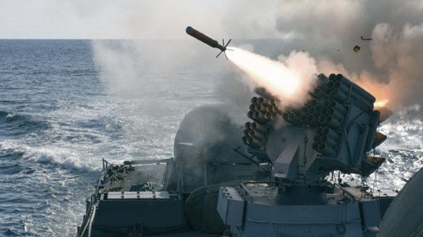 Das DESEAVER MK-4 stellt die vierte Generation der drehbaren und stabilisierten Täuschkörper-Startsysteme von Elbit dar.