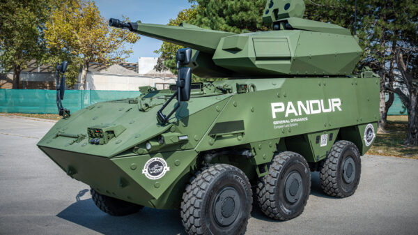 Airpower24: Der Radpanzer PANDUR 6x6 EVO mit montiertem SKYRANGER 30 Modul.