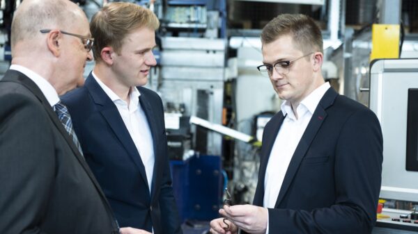 Die Firma ist ein Familienunternehmen. Vater Thomas Müchler (4. Generation, Beirat), Yanik Müchler (5. Generation, CEO) sowie sein Bruder Sven Müchler (5. Generation, CTO) (v.l.n.r.) (Alle Fotos: Wilh. Kämper)
