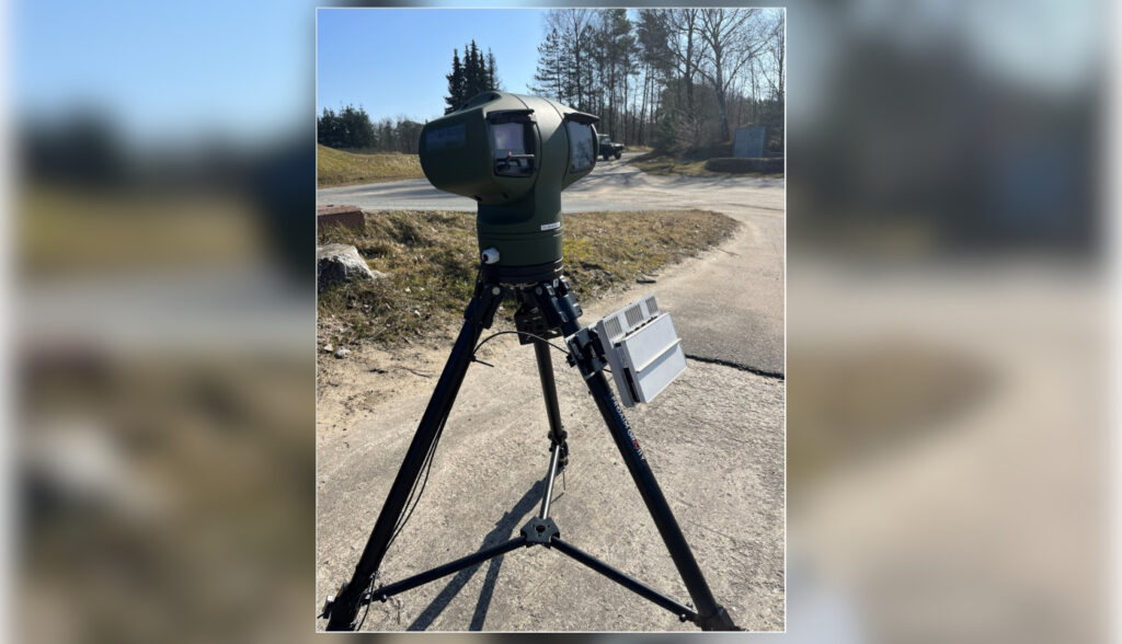 C-UAS System: Das AirScout Tactical Rapid Deployment Kit bei Tests in Gelände. (Foto- WALARIS