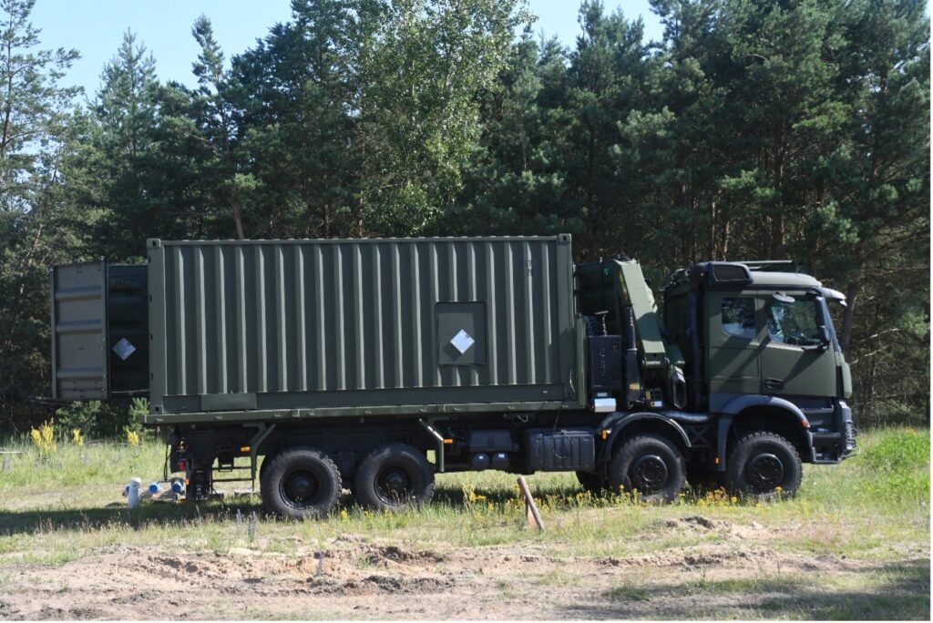 Das Resupply Fahrzeug mit der containerisierten Lösung.