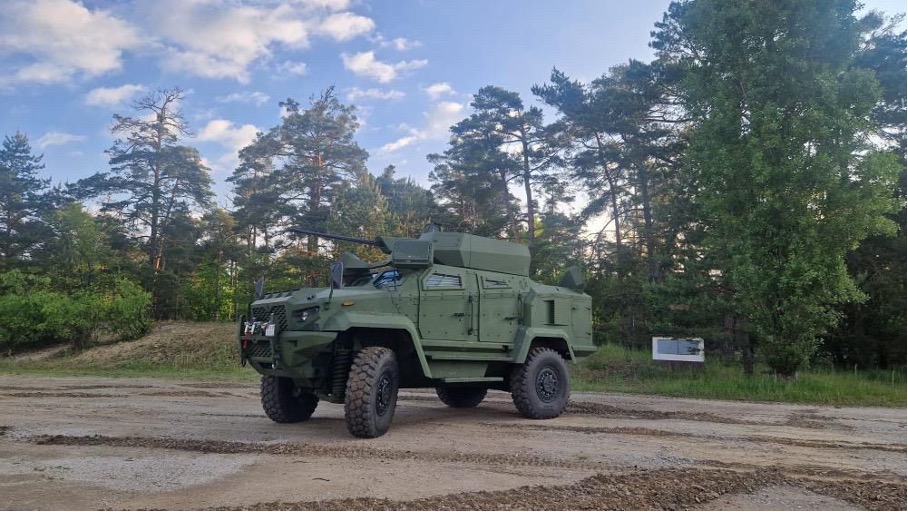Das WOLF-Fahrzeug mit dem ferngesteuerten MANGART 25 Turm.