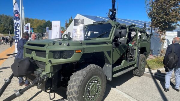 Auf den DALO Industry Days - Das taktische Fahrzeug Mammoth vom niederländischen Hersteller Defenture B.V.. Diese 9-Tonnen-Plattform ist auch die Grundlage für das AGF2 des deutschen Kommando Spezialkräfte (KSK)