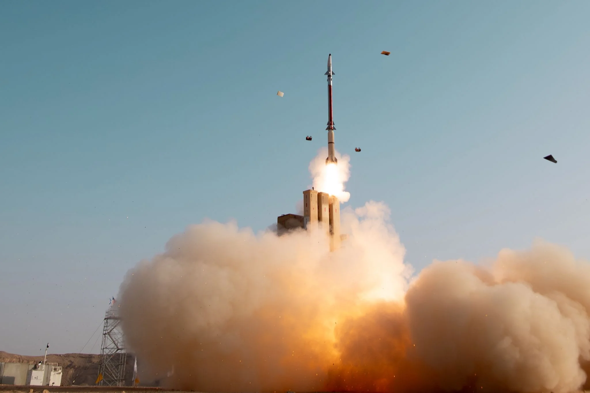 Auch das Luftabwehrsystem des David's Sling für taktische ballistische Mittelstreckenraketen wird verstärkt produziert.