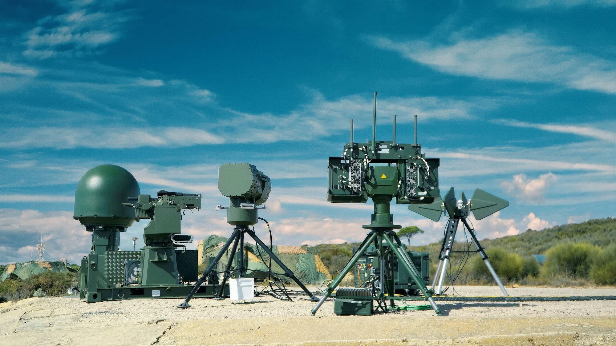 Das C-UAV-System CROW von INDRA schützt die FIDAE vor realen Bedrohungen.