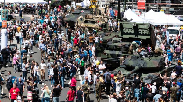 Der Tag der Bundeswehr in Mayen fand auf dem Marktplatz der Stadt und damit als einziger außerhalb einer Bundeswehrliegenschaft statt. Insgesamt lockte der Standort Tausende Interessierte an Bundeswehr/Maiwald