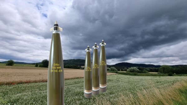 Größter Auftrag: Diehl Defence und Nammo (ARGE DiNa 155mm) unterzeichnen Vertrag mit BAAINBw über Artilleriemunition.
