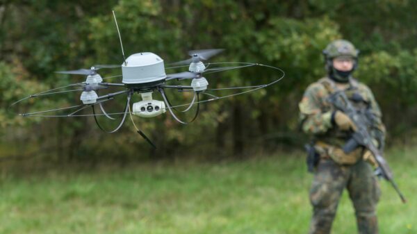 Um Drohnen bei den Streitkräften soll es im Innovationszentrum der Bundeswehr auch gehen. Hier im Bild eine Drohne MIKADO (Mikro-Aufklärungsdrohne im Ortsbereich), ein kleiner unbemannter Quadrocopter mit Elektroantrieb zur Aufklärung bei Tag und Nacht im Nah- und Ortsbereich.