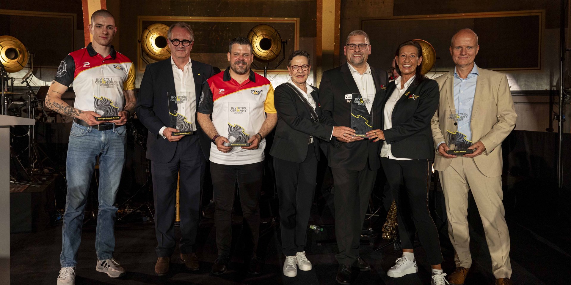 Invictus Germany Award – Die Preisträger v.l.n.r: Cedric Witczak, Dominic Reid, Andre Knaust (stellvertretend für Stefan Huss), Dr. Gesine Krüger, Stefan Wüsthoff, Natascha Wüsthoff, Ralf Schoolmann.