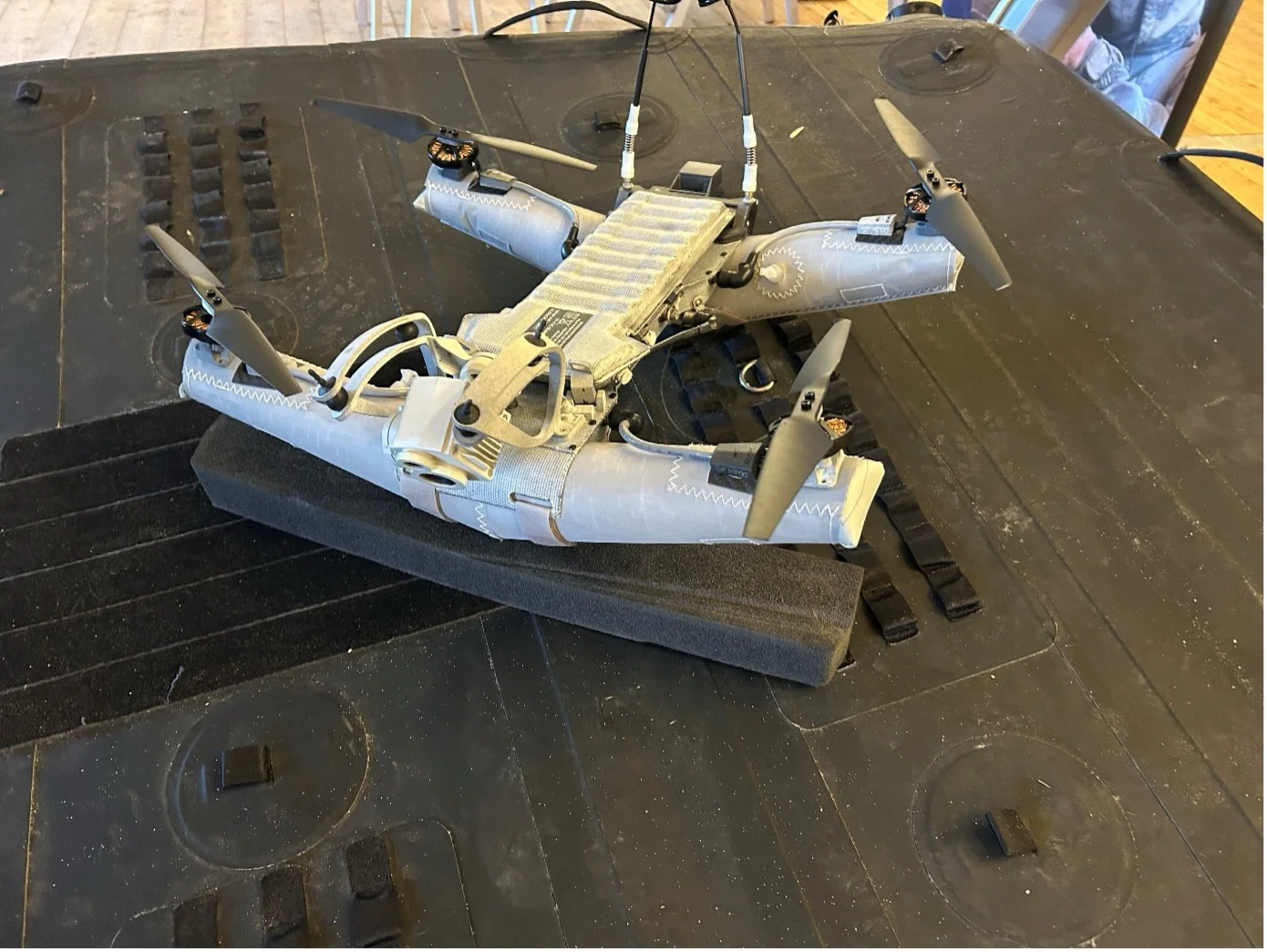 Die schwimm- und wasserstartfähige Drohne DIODON HP30.