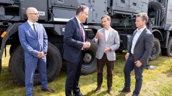 Schweden: Diehl Defence Sweden IRIS-T SLM (von rechts): Verteidigungsminister Pål Jonson, Ministerpräsident Ulf Kristersson, Diehl Defence CEO Helmut Rauch.