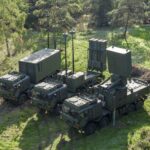 Das BAAINBw unterzeichnete für das Schweizer Beschaffungsamt armasuisse – weil der Kauf im Rahmen von ESSI geschieht – heute den Vertrag über insgesamt fünf IRIS-T SLM.