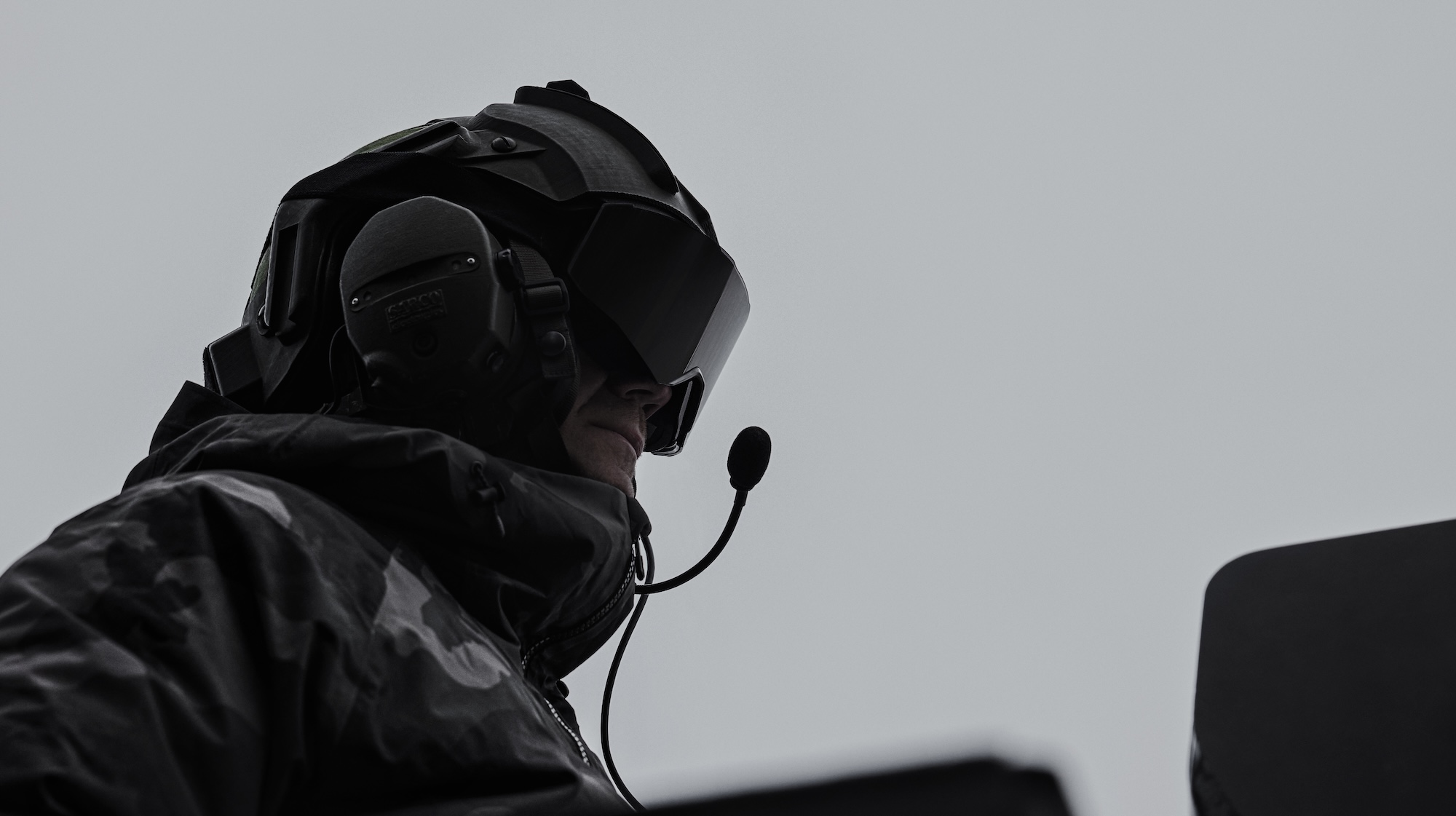 Field Operator HUD mit KI-gestützter Datenverarbeitung verbessert das Lagebild des Militärkraftfahrers