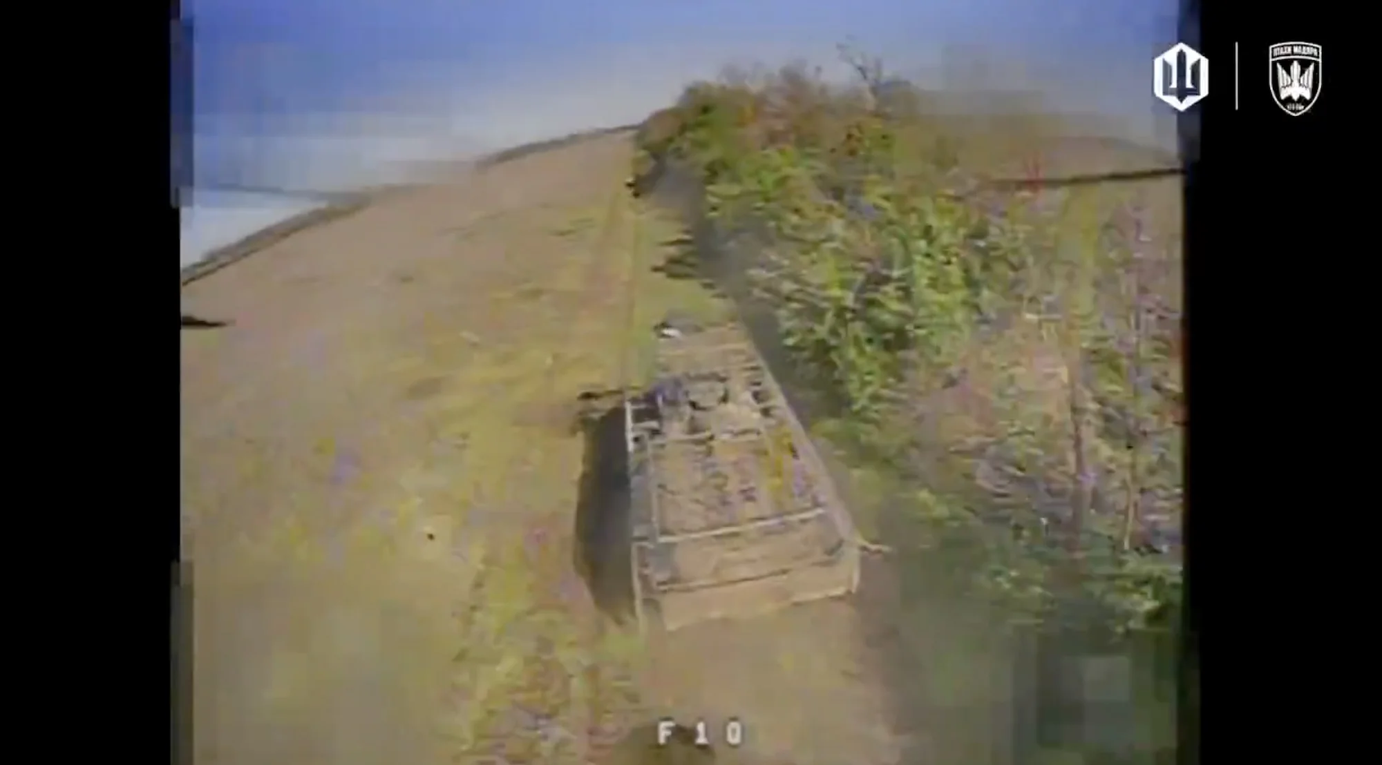 Übertragenes Bild einer Drohne kurz vor dem Einschlag. Der Krieg zwischen Russland und der Ukraine hat das gläserne Gefechtsfeld, aber auch die tatsächliche Erfassung der Verluste, zum ersten Mal in großem Umfang eingeführt.