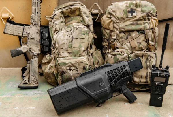 DroneShield DroneGun Mk4 (links) und RfPatrol Mk2 sind ausgelegt für den hochmobilen Einsatz wie bei Spezialkräften oder der Infanterie. (Foto- DroneShield)