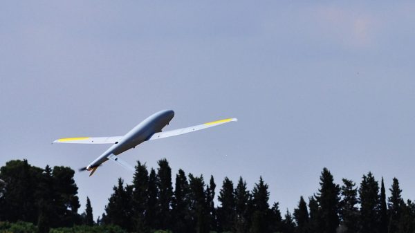 UAVs wie die Elbit SkyLark werden vom Artilleriekorps der IDF betrieben und bieten einer Vielzahl von Bodenformationen wichtige Feuerunterstützung und Überwachung. Das Kommando der Bodentruppen drängt auf eine autonome UAV-Luftwaffeneinheit.