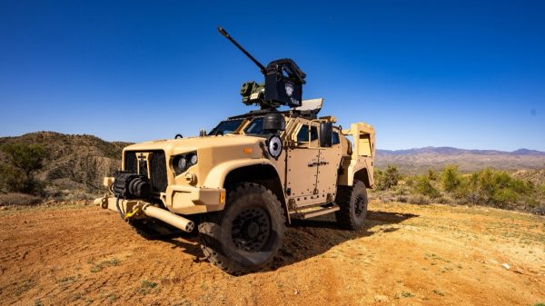 EOS Slinger Remote Weapon System auf einem JLTV während der Northrop Grumman Bushmaster Users Conference 2025. (Foto: EOS)