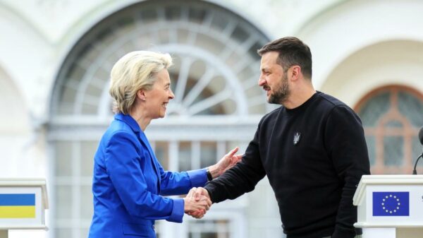 EU-Kommissionspräsidentin Ursula von der Leyen verkündet die Überweisung von 3 Mrd. Euro an die Ukraine.