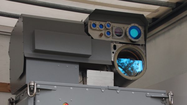 Der Laser des Start-ups INLEAP Photonics nutzt industriell erprobte Technologie für seine Lösung zur kontrollierten und augensicheren Drohnenabwehr.