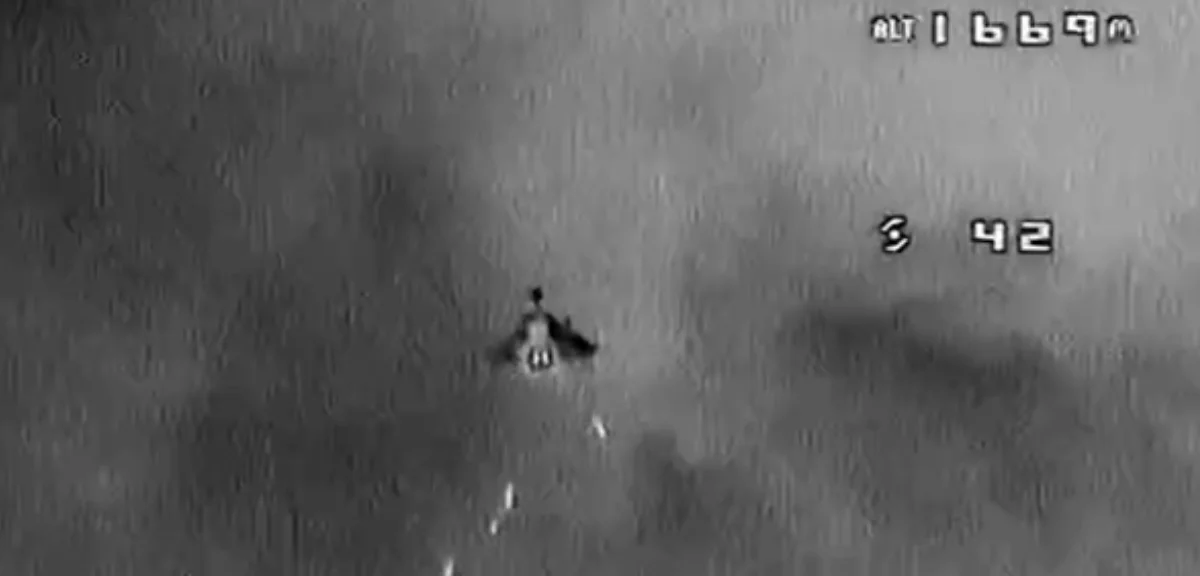 Russische Drohnen: Eine Geran-2-Drohne wurde beim Auslegen von Minen ertappt, gefilmt von einer ukrainischen Abfangdrohne. (Serhii_Flash Telegram-Kanal)