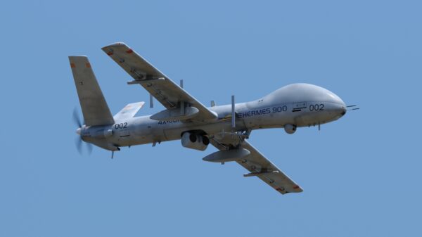 Hermes 900-MALE-UAV mit dem Advanced Multi-Sensor Payload System Next Generation (AMPS NG) als Payload. Die großen Drohnen besitzen mittlerweile eine große Bandbreite an ausgefeilten Payloads, die sie zu überaus schützenswerten Systemen macht.