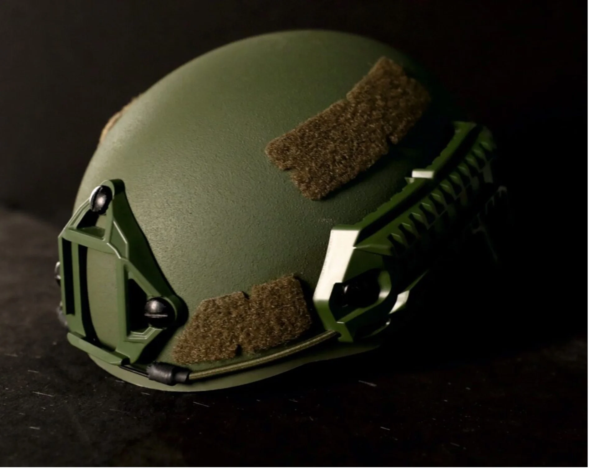 Der ultraleichte Gefechtshelm Omega Core von Mehler.