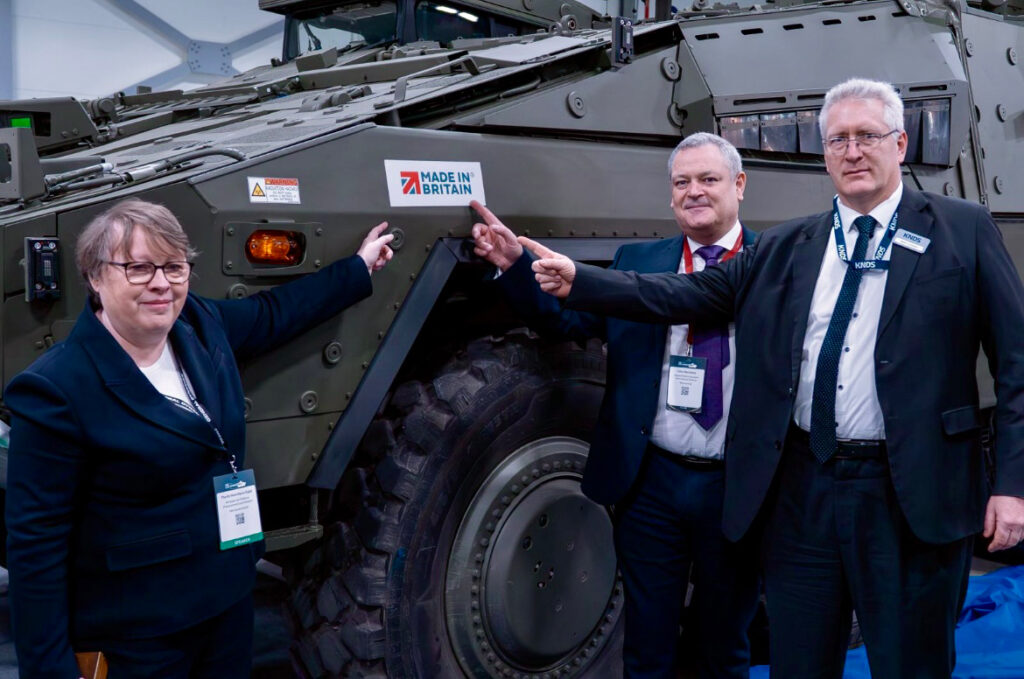 Heute wurde der erste in Großbritannien hergestellte Boxer auf der International Armoured Vehicles (IAV) Conference feierlich vorgestellt.