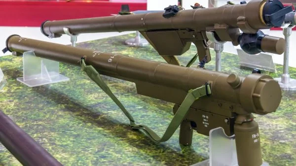 MANPADS aus China: FN-16 (vorne), eine verbesserte Variante des FN-6, und QW-2 (hinten).