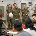 Die US-amerikanischen Ingalls Shipbuilding Division von HII empfing kürzlich Offiziere des US Marine Corps (USMC) zu einem Besuch, der die Übergänge zwischen Marines nach ihrem aktiven Dienst und einer langfristigen Karriere in der Schiffbauindustrie stärken sollte.