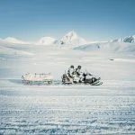 Fernspäher der Luftlandebrigade 1 trainieren mit dem Motorschlitten Ski-Doo das Operieren im arktischen Gelände am Polarkreis bei der Übung Cold Response in Norwegen im Jahr 2020. Fähigkeiten. Bei solchen Übungen entwickelte die Bundeswehr Fähigkeiten, die nun auch in Grönland von Nutzen sind.