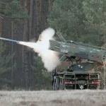 Übungsschuss einer 122-mm-Trainingsrakete.