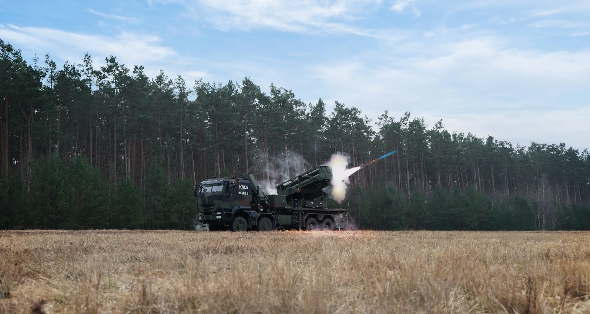 Übungsschuss einer 122-mm-Trainingsrakete.