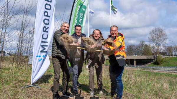 Spatenstich bei Micropol Fiberoptic