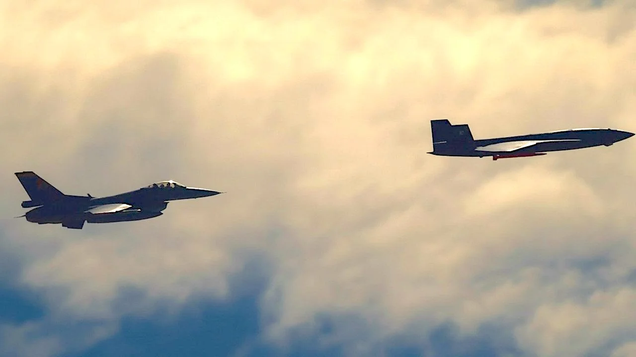 Formationsflug und Feuertaufe: Die Bayraktar Kızılelma von Baykar aus der Türkei erzielt neue Meilensteine.