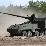 Das Artilleriesystem KNDS auf Piranha IV 10x10 von GDELS.