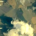 Vier Gleitbomben vom Typ UMPB D-30SN die von einer Su-34NVO in Richtung Ukraine abgeworfen wurden.