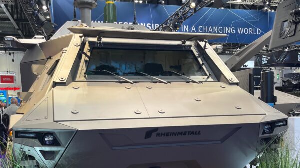 Die Weltpremiere des Fuchs JAGM erfolgte heute während der DSEI in London am Stand des Unternehmens.