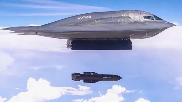 Natanz USA: Eine MOP/GBU-57 wird aus einem B-2-Bomber abgeworfen.