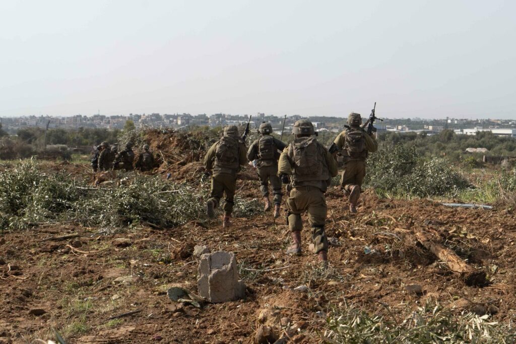 Soldaten der IDF sind noch immer im Gazastreifen in Einsatz. Ihr Ziel: Zerschlagung der Hamas und die Befreiung aller Geiseln bei gleichzeitig möglichst geringen Auswirkungen auf die palästinensische Zivilbevölkerung.