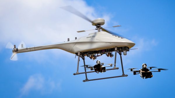 Steadicopter hat eine Version seines Drehflügel-UAVs Golden Eagle vorgestellt, die als „Mutterschiff“ für anhaltende Einsätze in umkämpften und verweigerten Einsatzumgebungen konzipiert ist.