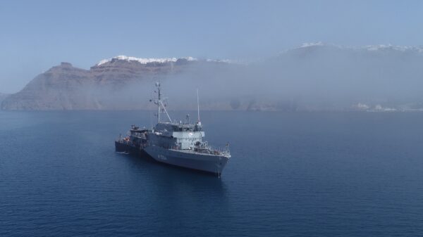 Das Minenjagdboot Grömitz als Flaggschiff der Standing NATO Maritime Group 2 (SNMG 2) in der Ägäis im Einsatz.