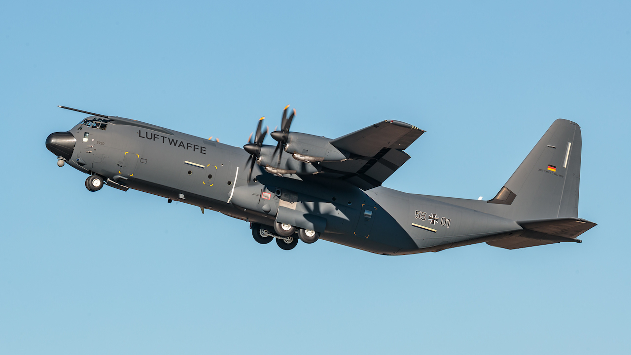 Zur Brandbekämpfung einsetzbar: Deutschlands erste C-130J.