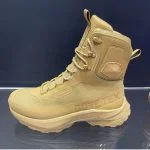 Obwohl bei der Konzeptstudie extrem auf ein möglichst niedriges Gewicht abgezielt wurde, bietet der Stiefel mit Extraguard Obermatieraltechnologie einen hohen Halt und Extras wie ein Knöchel- und Fast-Rope-Schutz (innen und außen).