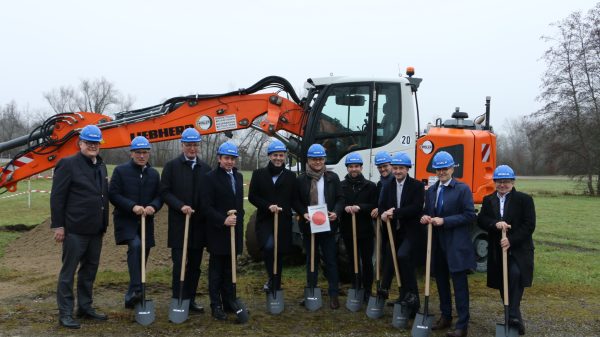 V.l.n.r.: Marc-Aurel Bischoff (GDELS Senior Director Corporate Communications), Michael Feit (Consys S.A.), Dr. Jan Glockauer (Triwo AG), Antonio Bueno (Präsident GDELS), Giuseppe Chillari (GDELS Vice President und Geschäftsführer GDELS-Mowag), Dr. Thomas Kauffmann (GDELS Vice President und Geschäftsführer GDELS-Deutschland), Fabian Müller (Erster Bürgermeister Friedrichshafen), Johannes Henne (Bürgermeister Immenstaad), Volker Mayer- Lay MdB, Sven Nolle (GDELS Vice President Supply Chain Management), Jens Bauer (GDELS Senior Director International Services). Foto: GDELS
