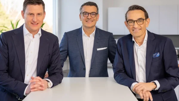 Verlässt den HENSOLDT-Vorstand: Dr. Lars Immisch (rechts), mit CEO Oliver Dörre (Mitte) und CFO Christian Ladurner.