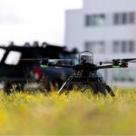 Gut zu erkennen, sitzt die EloKa-Nutzlast hier oben auf der Drohne. (Foto- Thales)