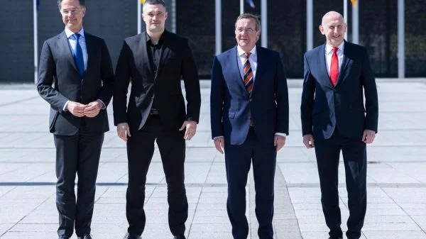 120.000 Drohnen: Nahmen am 34. Treffen der fast 50 Staaten umfassenden Ukraine Defence Contact Group in Berlin teil (v.l.n.r.): NATO-Generalsekretär Mark Rutte, der ukrainische Verteidigungsminister Mykhailo Fedorov, der gastgebende deutsche Verteidigungsminister Boris Pistorius und der britische Verteidigungsminister John Healey.