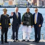 Boris Pistorius und sein indischer Amtskollege Rajnath Singh (2. u. 3. v. l.) auf der U34 in Kiel.